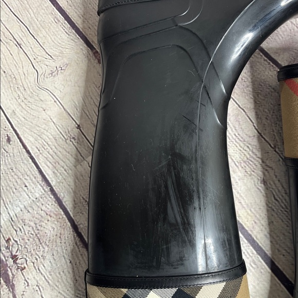 Burberry Crosshill Tall Rain Boots – House Check Plaid - Picture 7 of 16